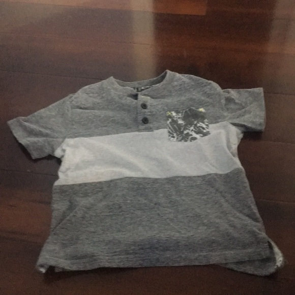 t-shirt - Picture 2 of 3